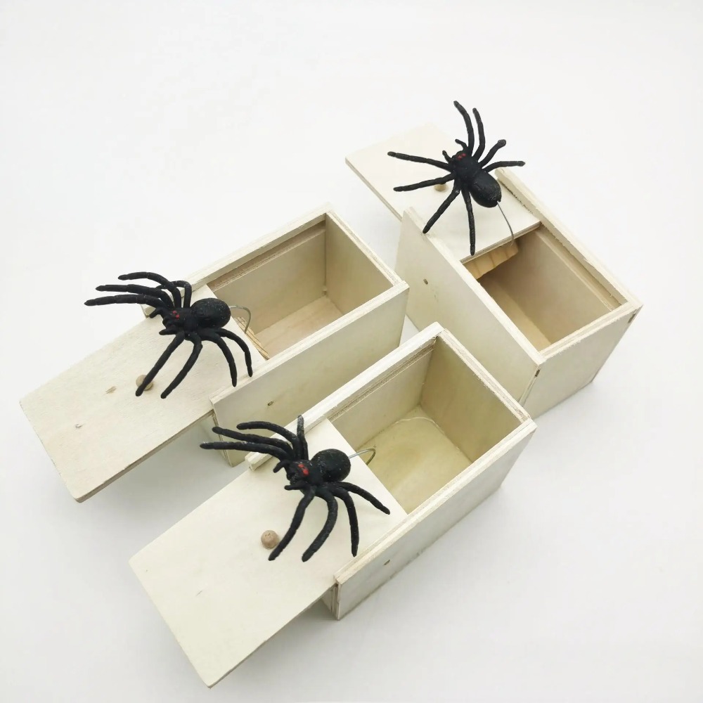 صندوق خشبي صغير بتصميم عنكبوت  - مراجعة Insect Hotel Wood وسعره